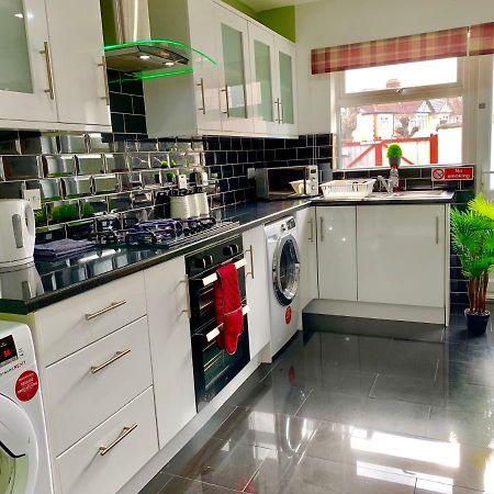 London 2 Bedroom Apartment, Kitchen, Reception And Private Garden Esterno foto
