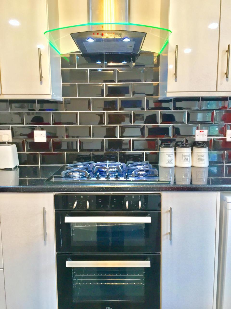London 2 Bedroom Apartment, Kitchen, Reception And Private Garden Esterno foto