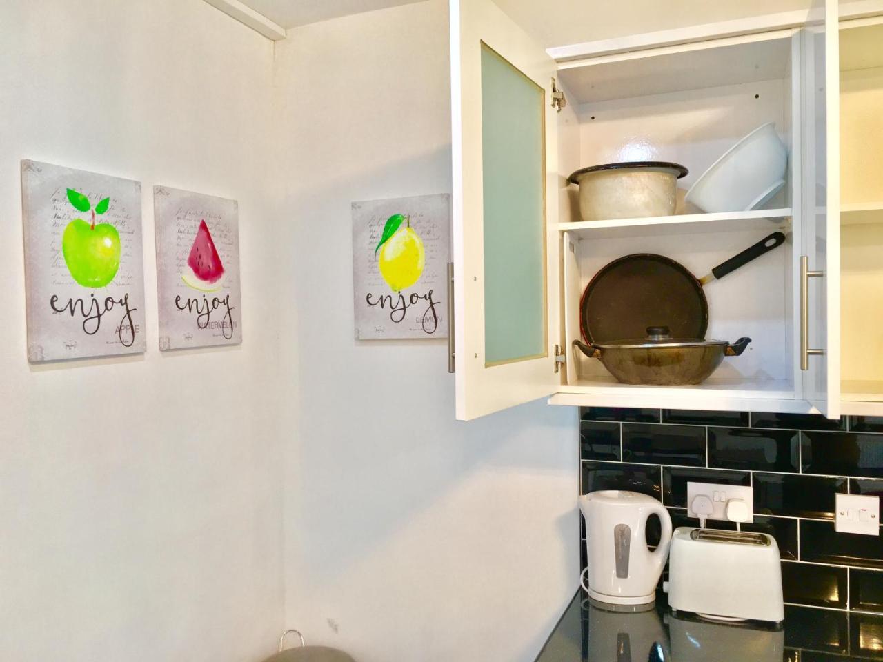 London 2 Bedroom Apartment, Kitchen, Reception And Private Garden Esterno foto