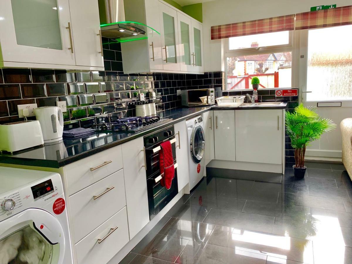 London 2 Bedroom Apartment, Kitchen, Reception And Private Garden Esterno foto