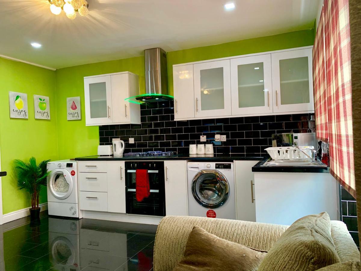 London 2 Bedroom Apartment, Kitchen, Reception And Private Garden Esterno foto