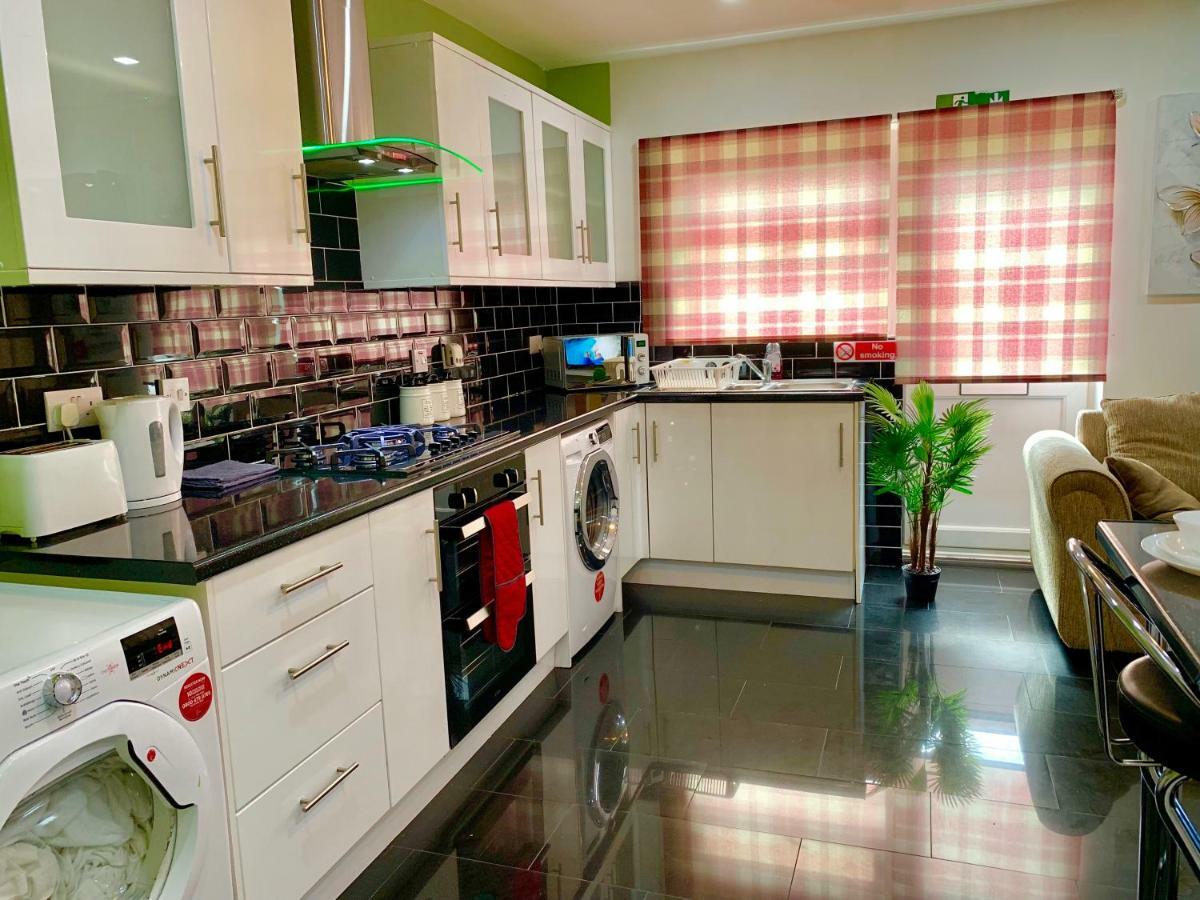London 2 Bedroom Apartment, Kitchen, Reception And Private Garden Esterno foto