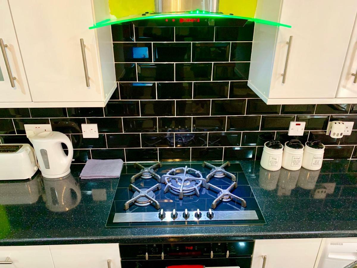 London 2 Bedroom Apartment, Kitchen, Reception And Private Garden Esterno foto